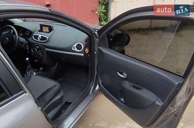 Хэтчбек Renault Clio 2012 в 
