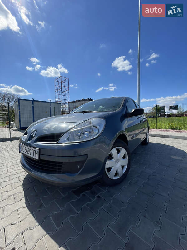Хэтчбек Renault Clio 2006 в Стрые
