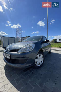 Хэтчбек Renault Clio 2006 в 