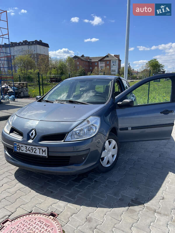 Хэтчбек Renault Clio 2006 в 
