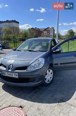 Хэтчбек Renault Clio 2006 в 