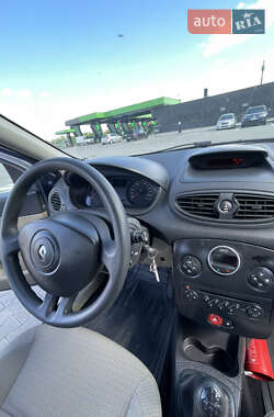 Хэтчбек Renault Clio 2006 в 