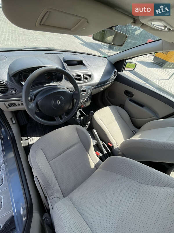 Хэтчбек Renault Clio 2006 в Стрые