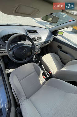 Хэтчбек Renault Clio 2006 в 