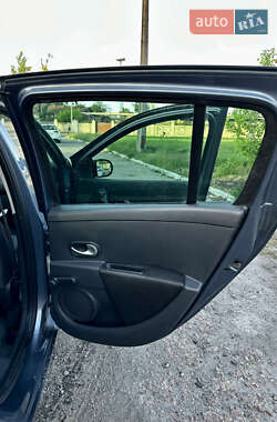 Хетчбек Renault Clio 2010 в 