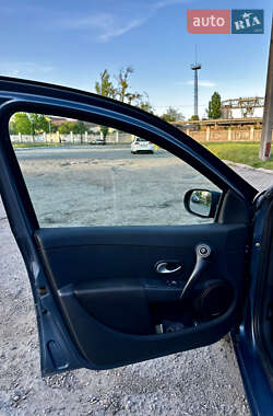 Хетчбек Renault Clio 2010 в 