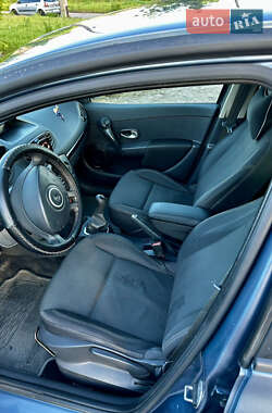 Хетчбек Renault Clio 2010 в 