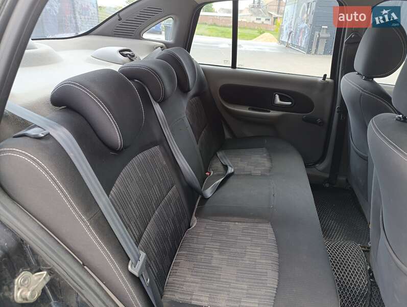 Седан Renault Clio 2009 в Звенигородці