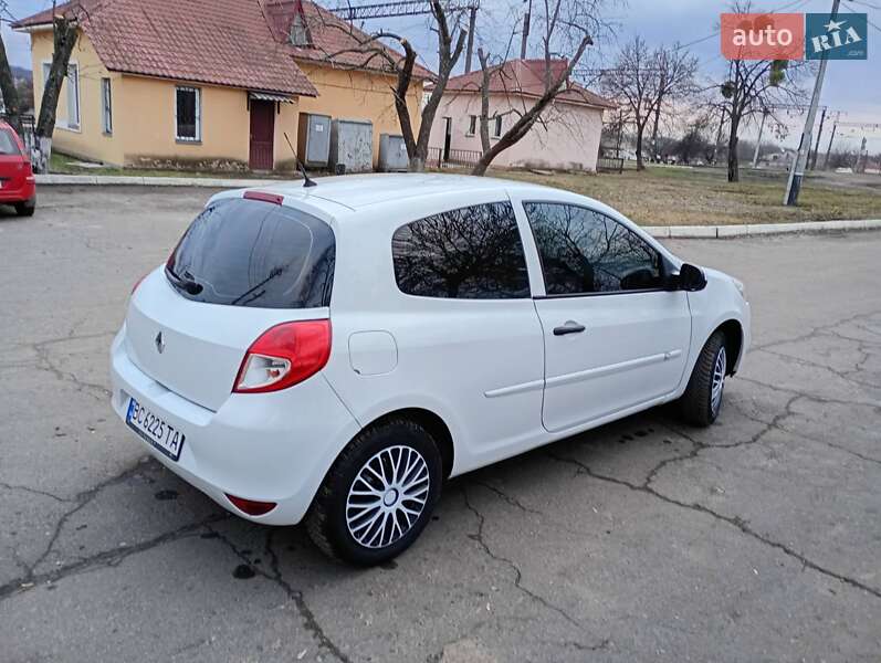 Хэтчбек Renault Clio 2011 в Каменке