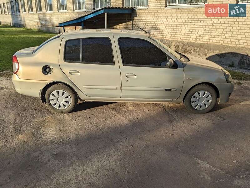 Седан Renault Clio 2006 в Недригайлове