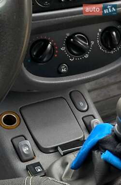 Хетчбек Renault Clio 2002 в 