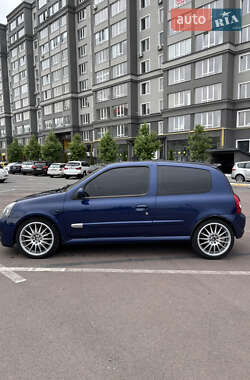 Хетчбек Renault Clio 2003 в 