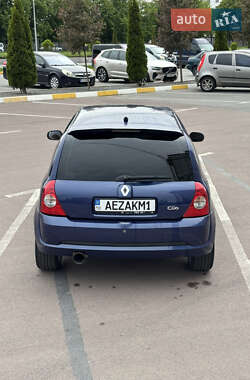 Хетчбек Renault Clio 2003 в 