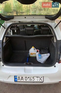 Хэтчбек Renault Clio 2012 в 