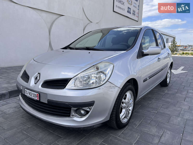 Хэтчбек Renault Clio 2007 в 