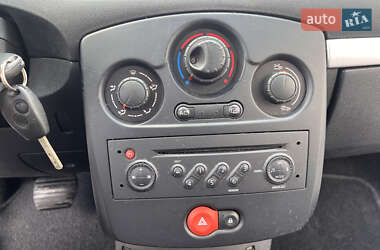 Хэтчбек Renault Clio 2007 в 