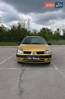 Хетчбек Renault Clio 2003 в 
