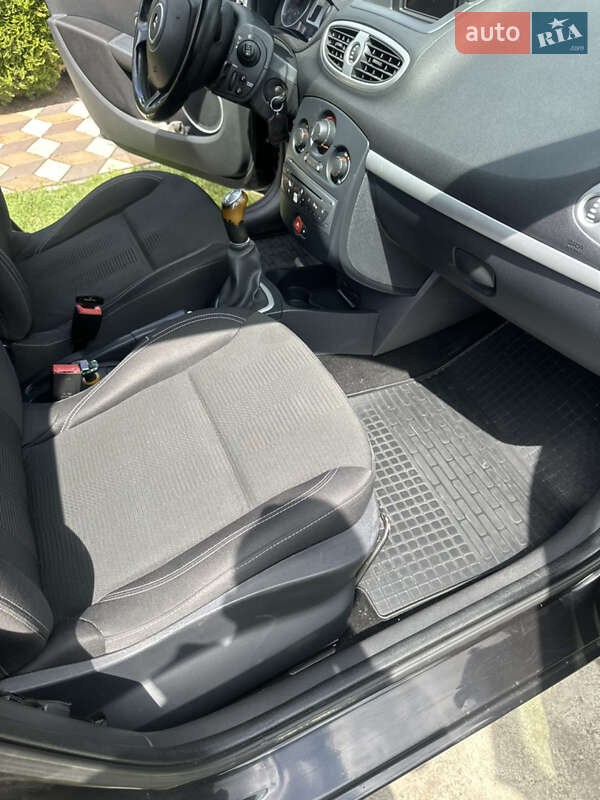 Хэтчбек Renault Clio 2009 в Новоселице