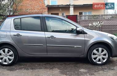 Хетчбек Renault Clio 2012 в 
