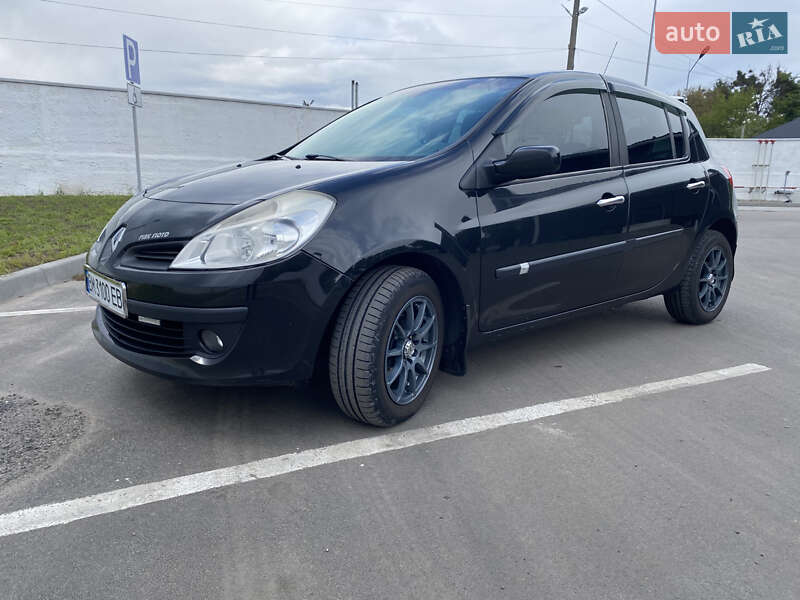 Хэтчбек Renault Clio 2007 в 