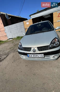 Хэтчбек Renault Clio 2003 в 
