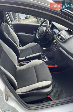 Хетчбек Renault Clio 2012 в 