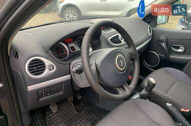 Хэтчбек Renault Clio 2009 в 