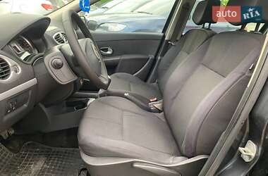 Хэтчбек Renault Clio 2009 в 
