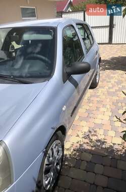 Хэтчбек Renault Clio 2005 в 