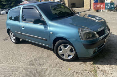 Хэтчбек Renault Clio 2004 в 
