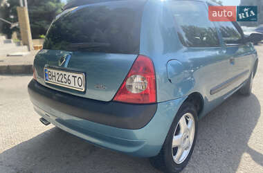Хэтчбек Renault Clio 2004 в 