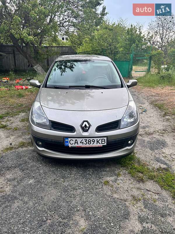 Хэтчбек Renault Clio 2008 в 