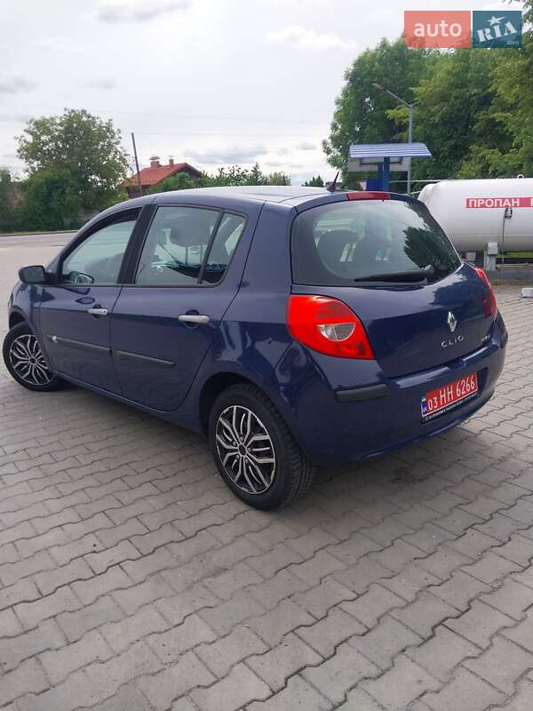 Хэтчбек Renault Clio 2006 в Владимире