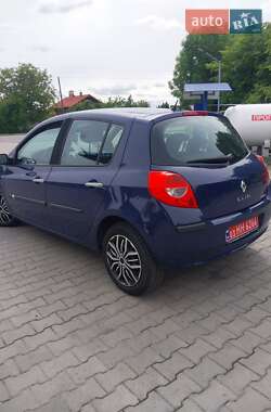 Хэтчбек Renault Clio 2006 в 