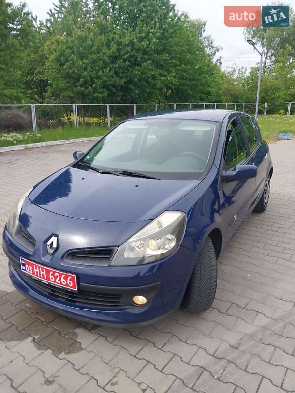 Хэтчбек Renault Clio 2006 в Владимире