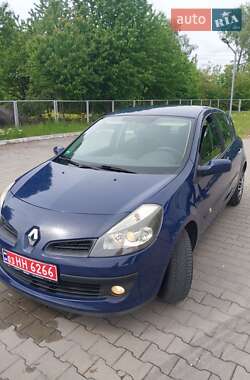 Хэтчбек Renault Clio 2006 в 
