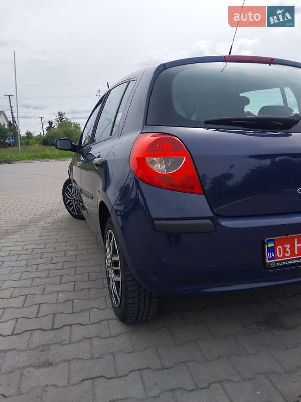 Хэтчбек Renault Clio 2006 в Владимире