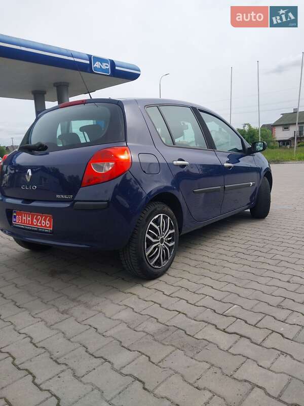 Хэтчбек Renault Clio 2006 в Владимире