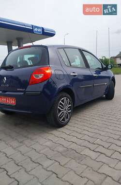 Хэтчбек Renault Clio 2006 в 