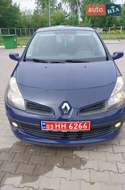Хэтчбек Renault Clio 2006 в 