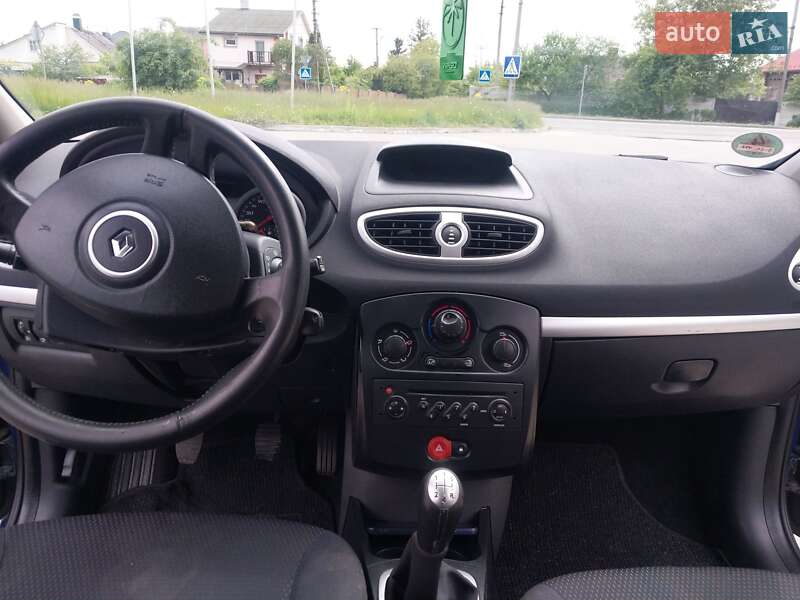 Хэтчбек Renault Clio 2006 в Владимире