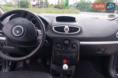 Хэтчбек Renault Clio 2006 в 