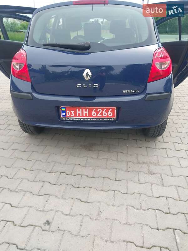 Хэтчбек Renault Clio 2006 в Владимире