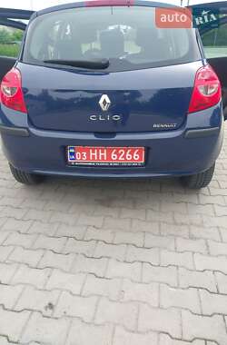 Хэтчбек Renault Clio 2006 в 