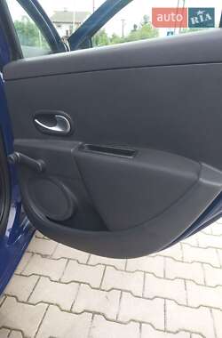 Хэтчбек Renault Clio 2006 в 