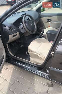 Хэтчбек Renault Clio 2006 в 