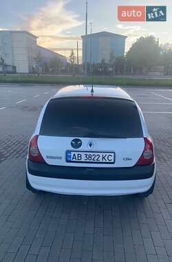 Хэтчбек Renault Clio 2005 в 
