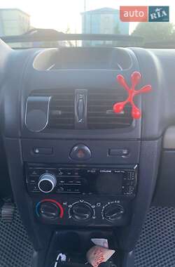 Хэтчбек Renault Clio 2005 в 