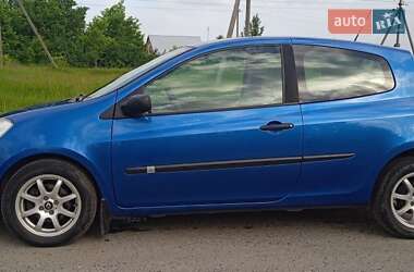 Хэтчбек Renault Clio 2005 в 