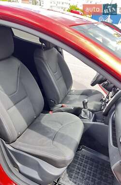 Хэтчбек Renault Clio 2013 в 